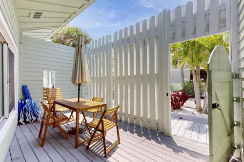 53 Steps to Beach — hotel in Indian Shores