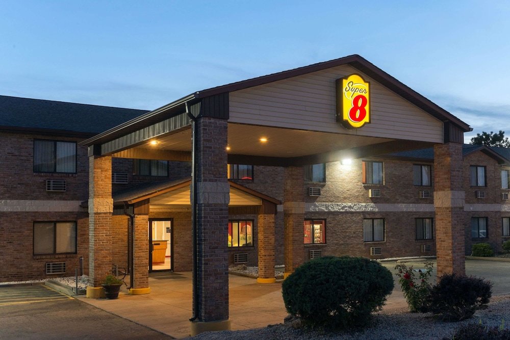 Super 8 by Wyndham Farmington - photo 2