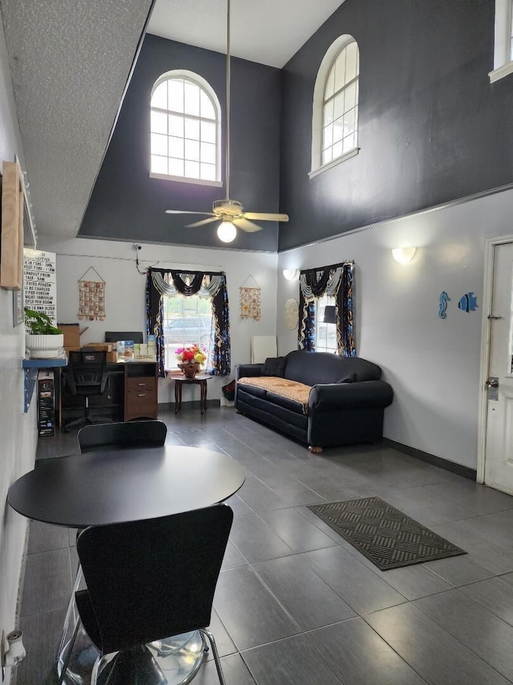 Key West Inn Clanton - photo 3