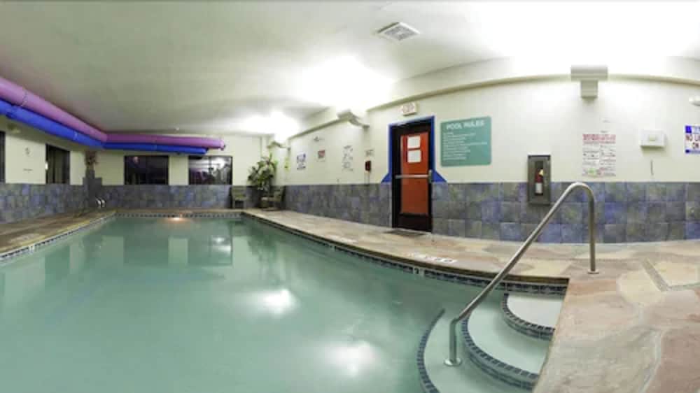 Holiday Inn Express Hotel & Suites Raton by IHG - photo 42
