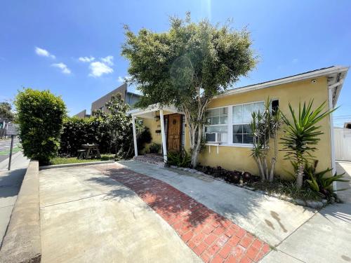 House in Redondo Beach 2 bedroom 1 bath — 4-Star Luxury Hotel in Redondo Beach, United States