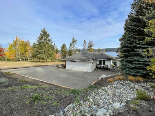 Cottage on the Bay Hot Tub Beach Dock Kayaks — 4-Star Luxury Hotel in Sequim, United States