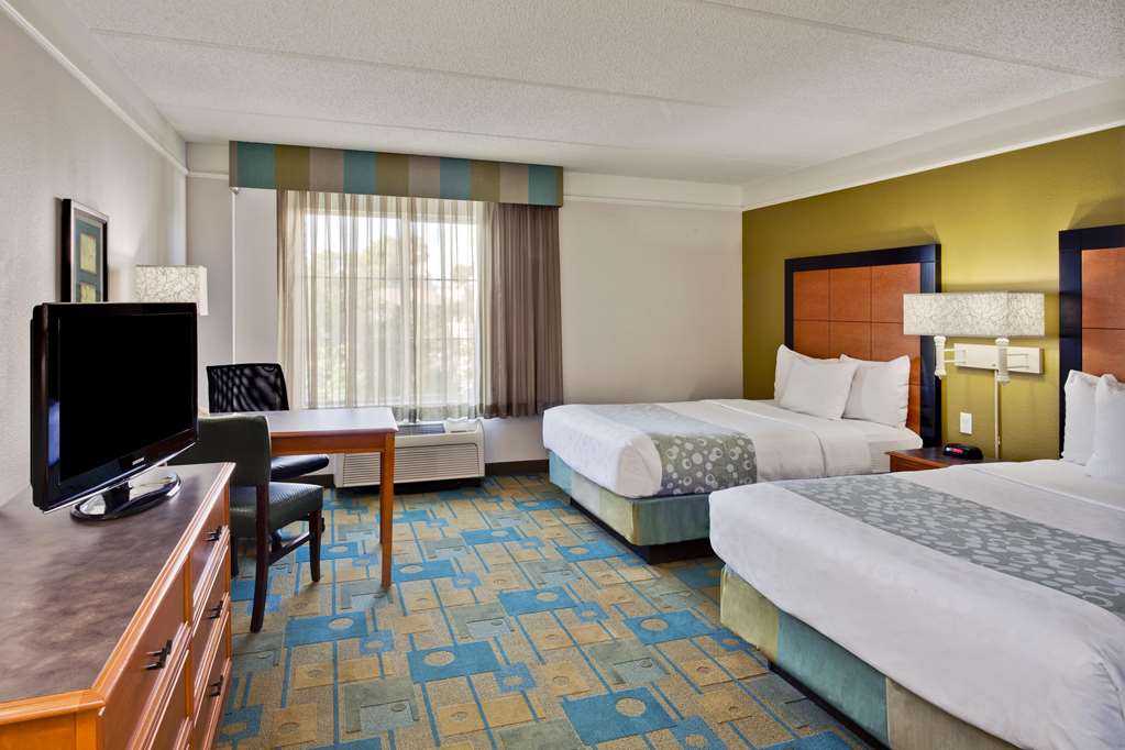 La Quinta Inn & Suites by Wyndham Ft. Lauderdale Airport - photo 16