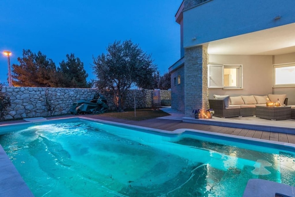 Luxury Villa White Rose with the Pool — 4-Star Luxury Hotel in Kolan, Croatia