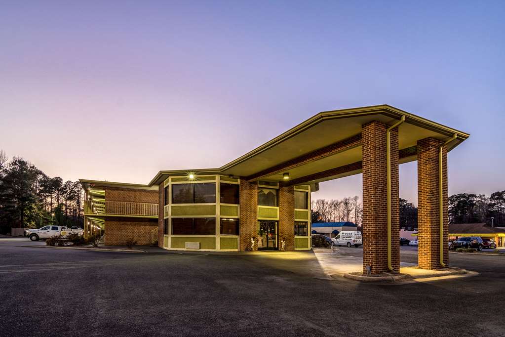 Econo Lodge Whiteville - photo 3