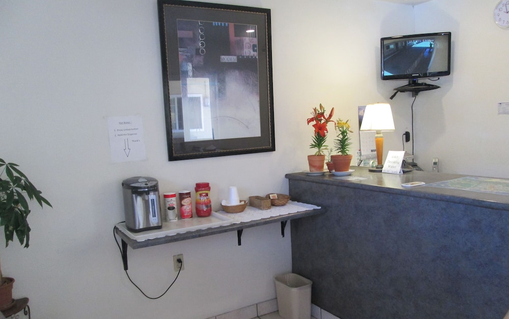 Town and Country Inn - photo 3