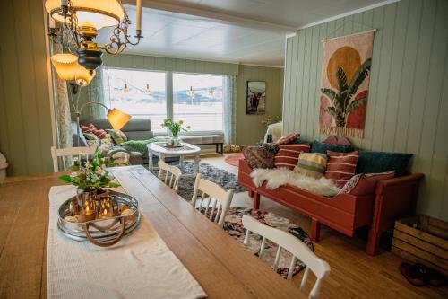 Fredfullt hus ved Oksfjordvannet — hotel in Storslett