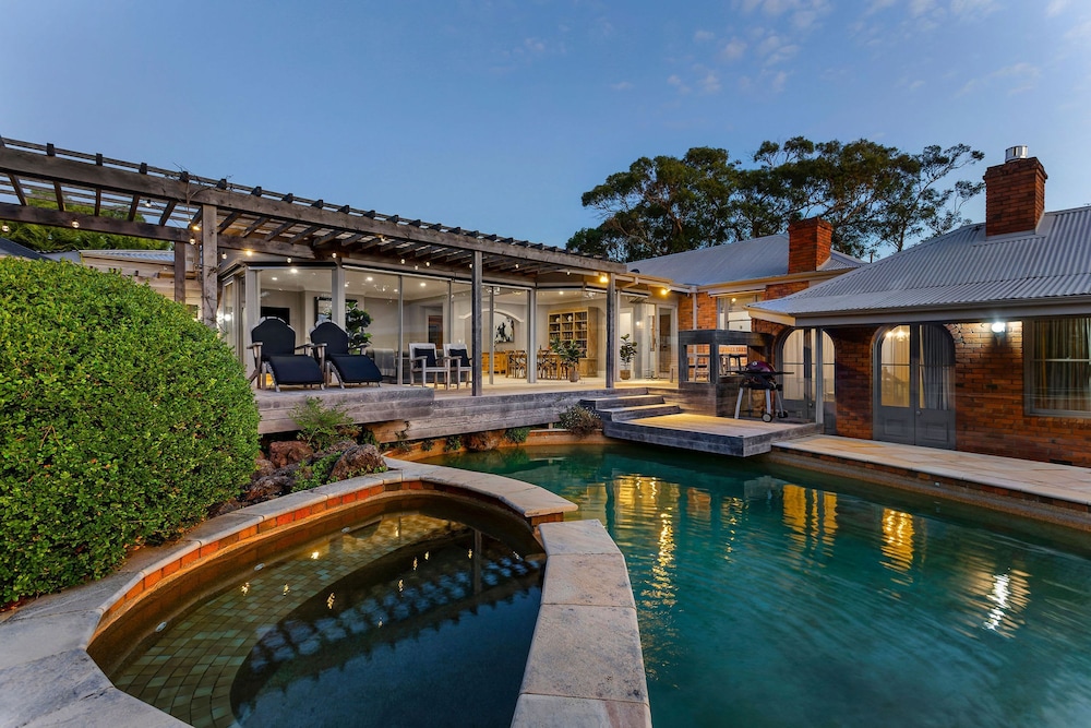 Tranquil Estate With Pool Heated Spa Gardens — hotel in Mount Eliza