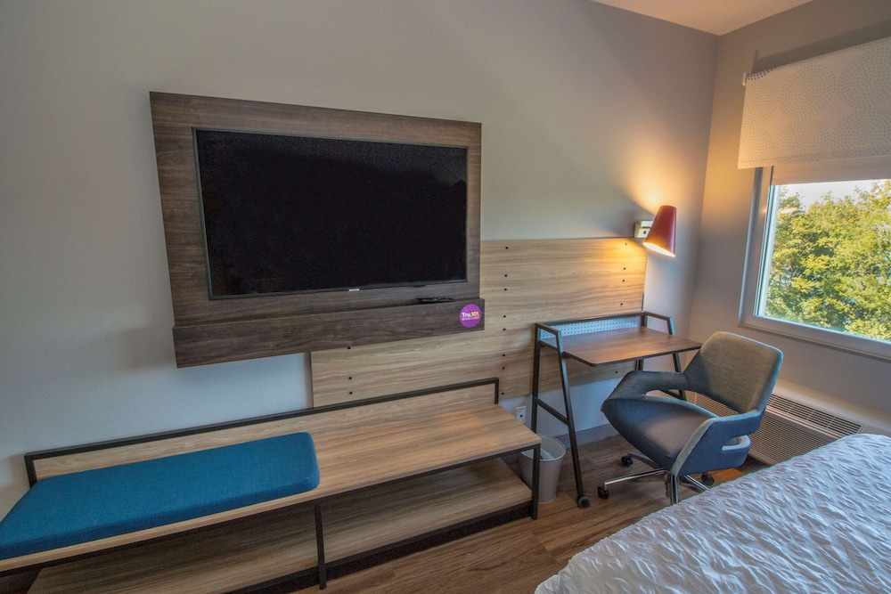 Tru By Hilton Norfolk Airport - photo 12