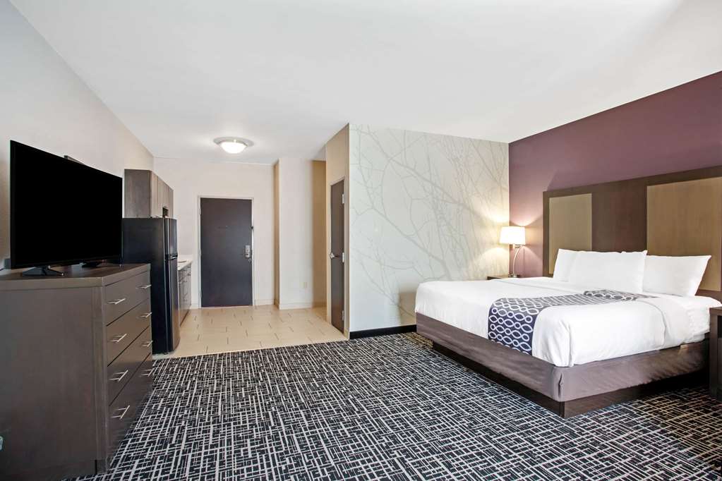 La Quinta Inn & Suites by Wyndham York - photo 22
