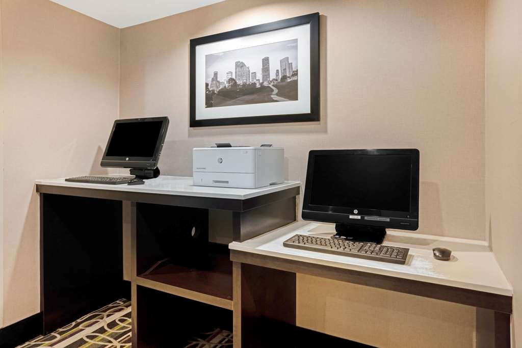 La Quinta Inn Suites Houston North Spring - photo 54