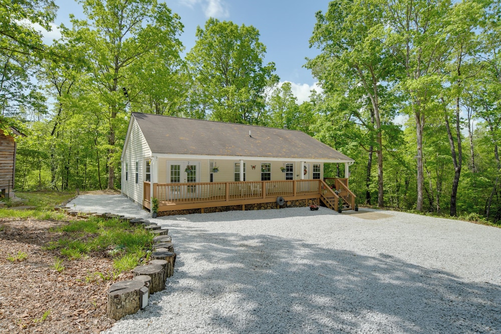 Fish Hike and Explore Family Tamassee Getaway in Salem, United States