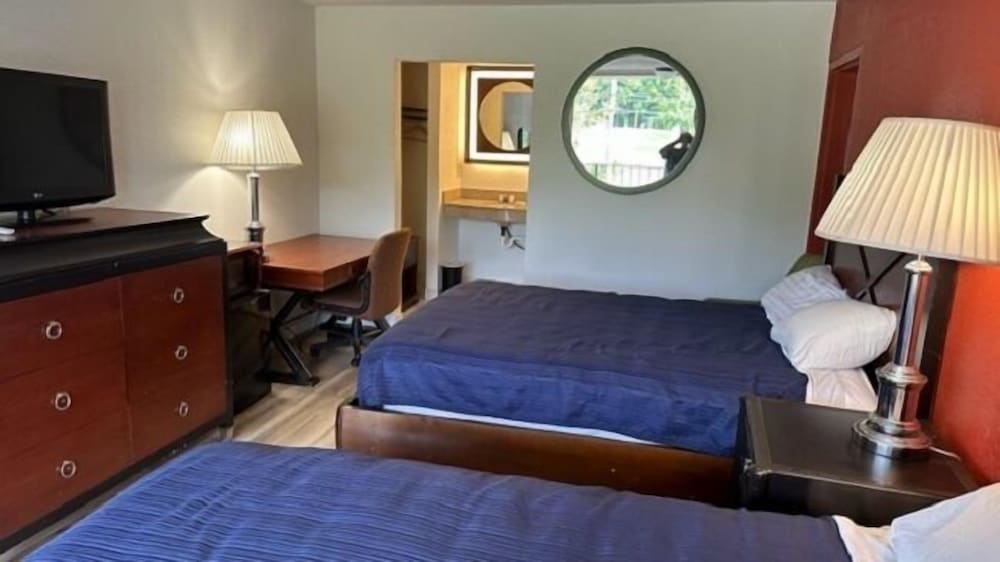Virginian Motel - photo 2