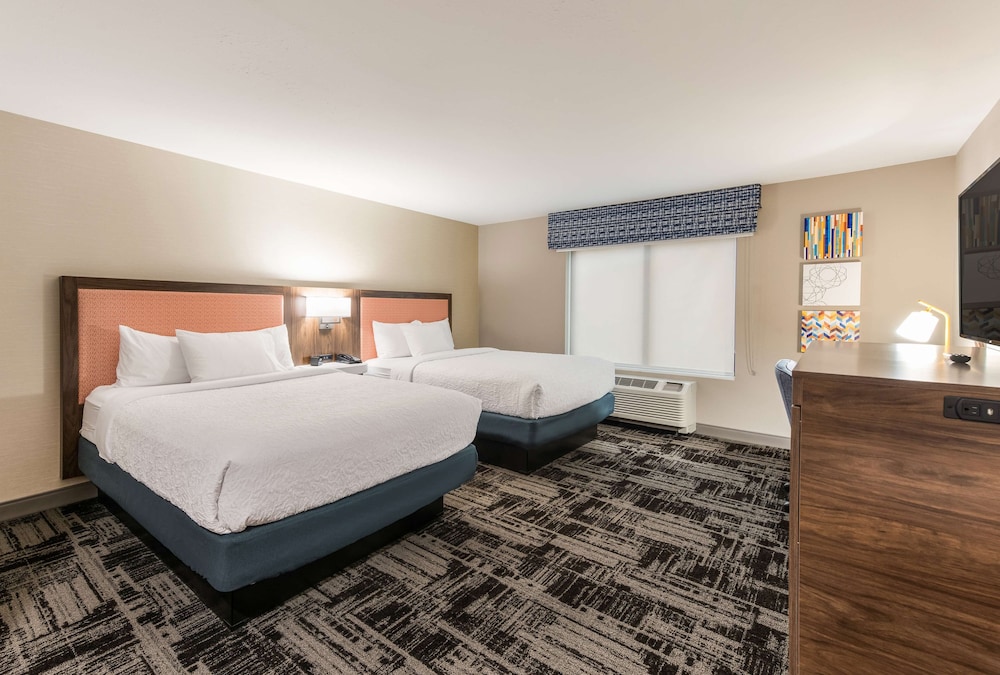 Hampton Inn & Suites Benton Harbor - photo 11