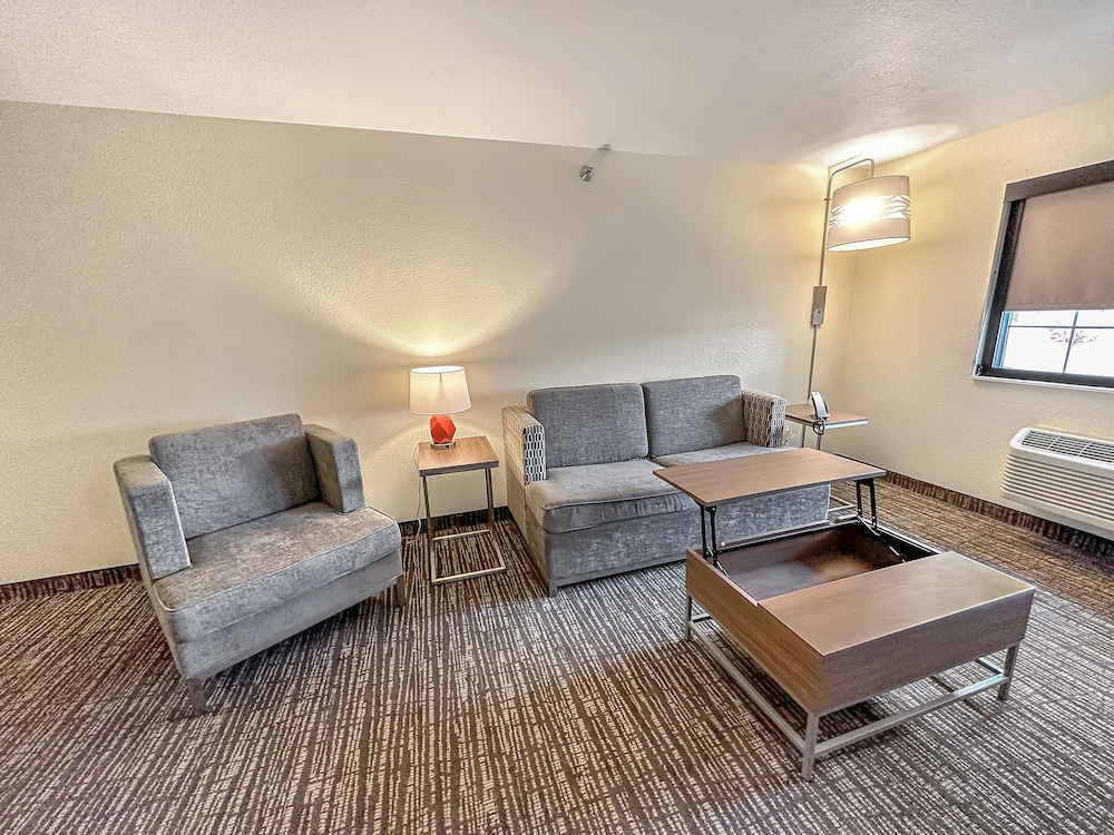 Estherville Hotel & Suites - photo 21