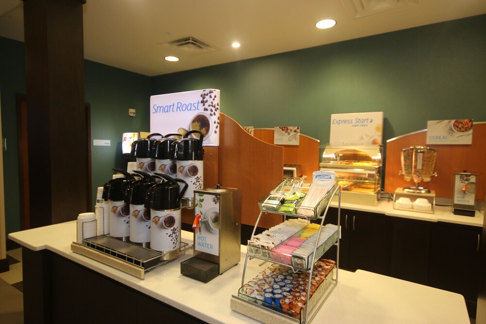 Holiday Inn Express & Suites Charlotte North by IHG - photo 14