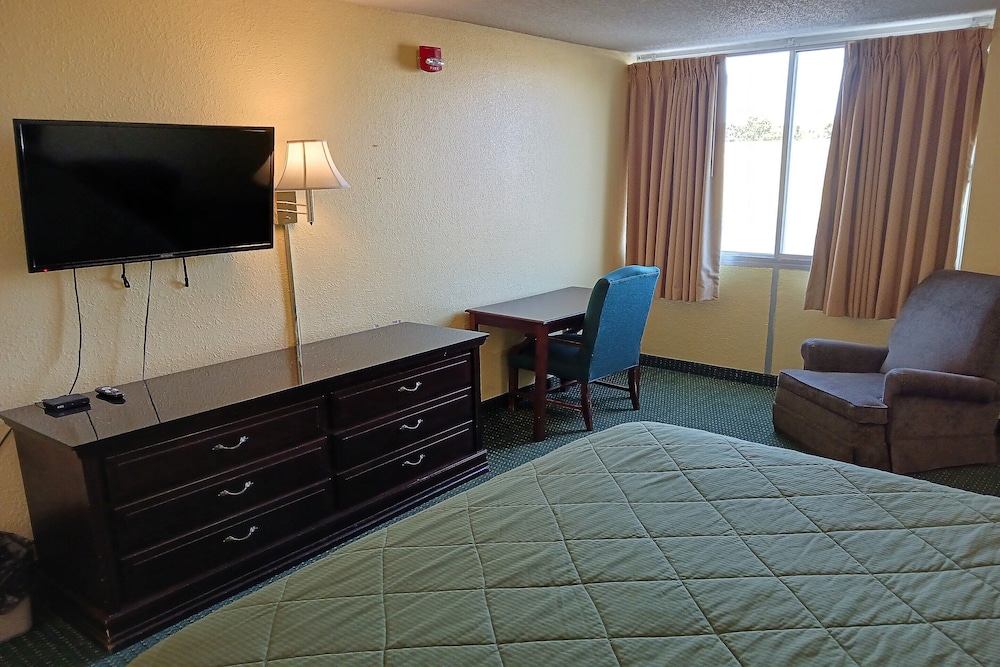 USA Inn Junction City Near Fort Riley - photo 15