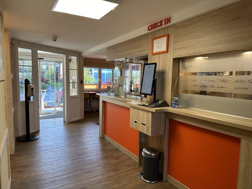 Check-in/check-out kiosk