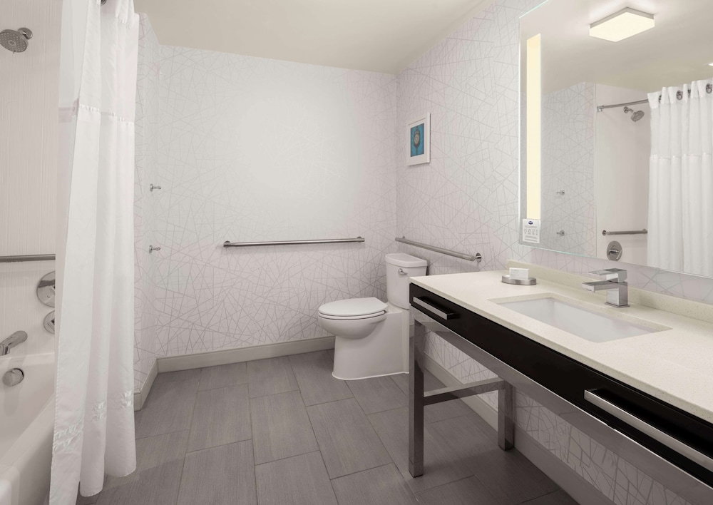 Hampton Inn & Suites Worcester - photo 33