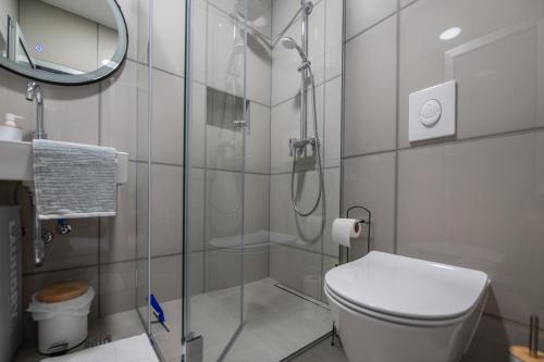 Apartmani Tona — 4-Star Luxury Hotel in Baska Voda, Croatia