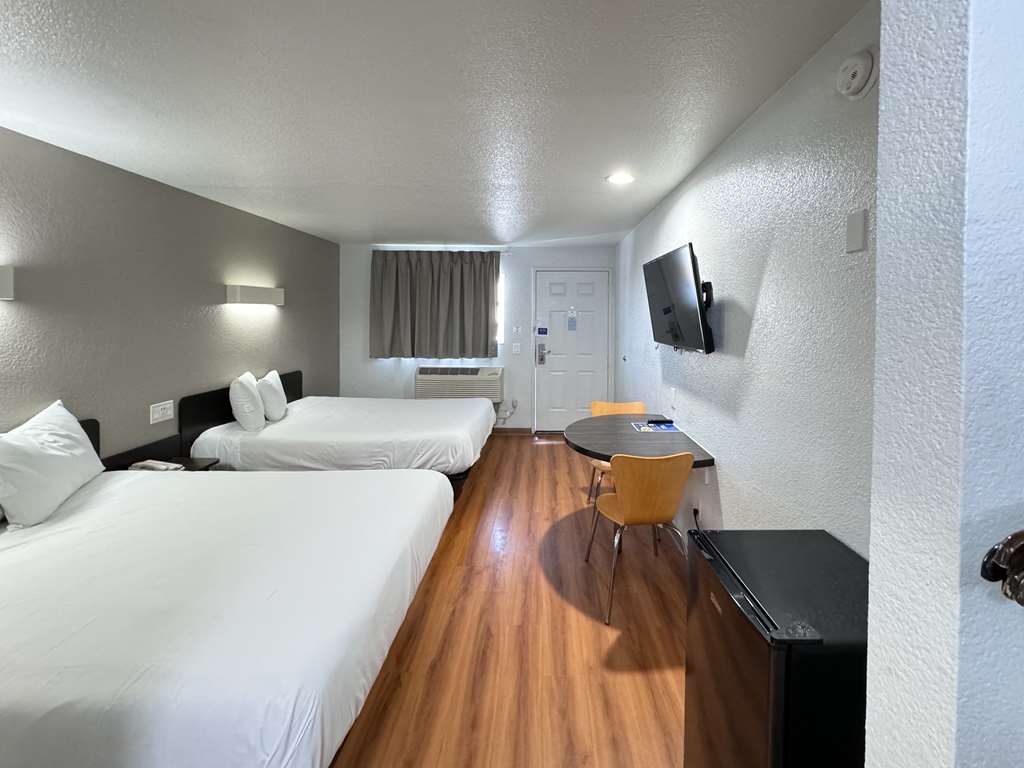 Motel 6 Ontario Airport - photo 21