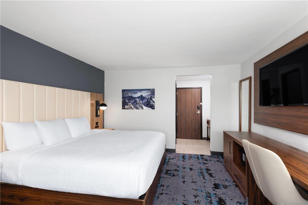La Quinta Inn & Suites by Wyndham Springdale - photo 22