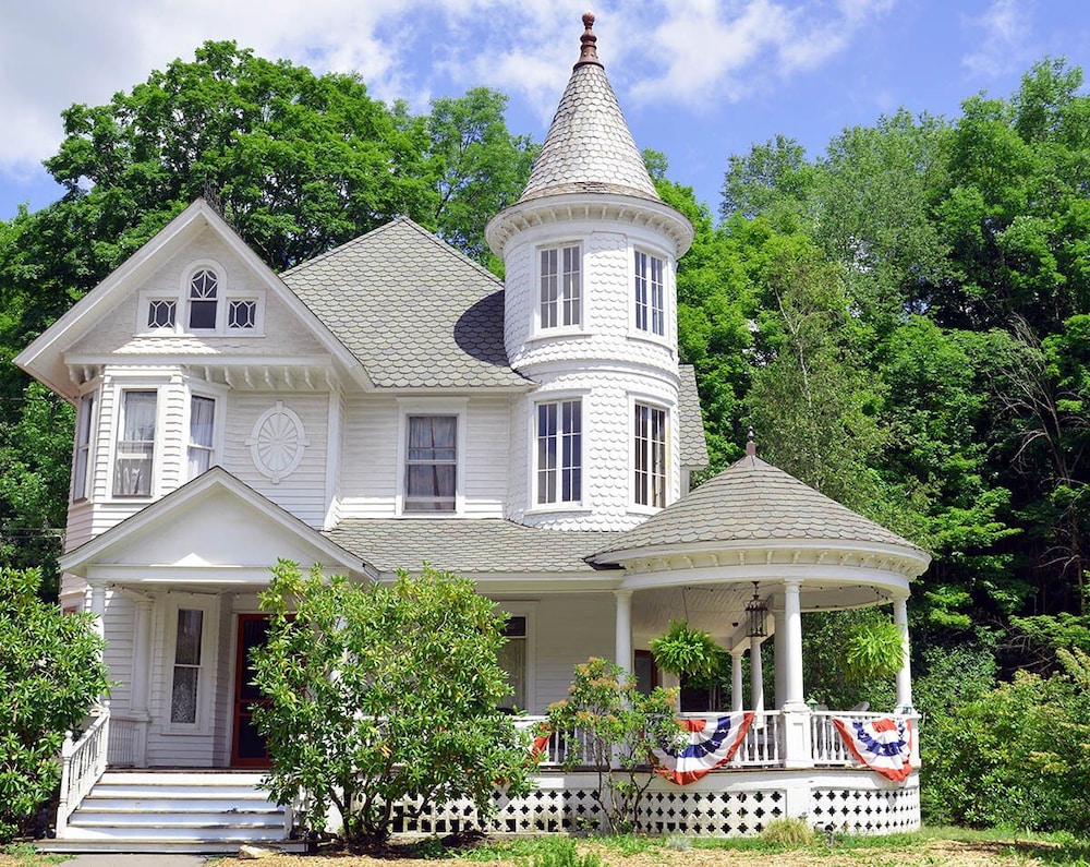 Shadowcrest in Kingston, United States