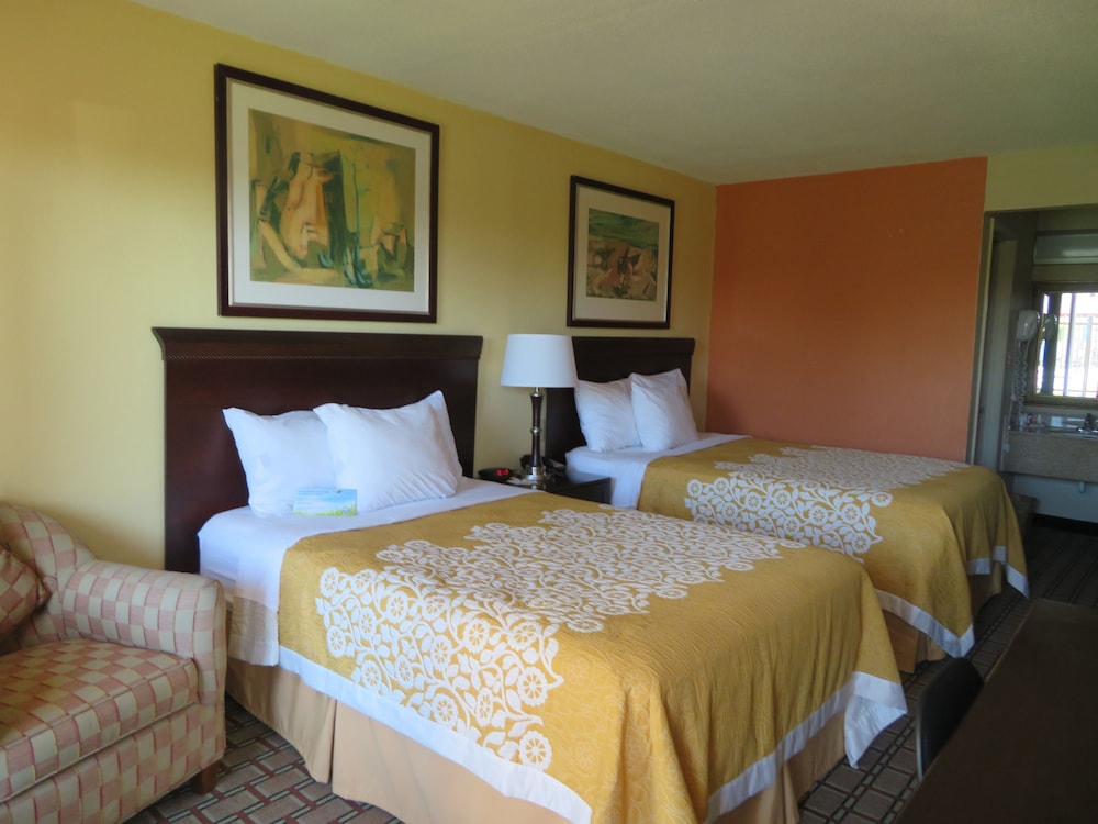 Days Inn by Wyndham Blytheville - photo 20