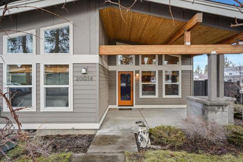 Dwell 30 Days Minimum home — 4-Star Luxury Hotel in Bend, United States