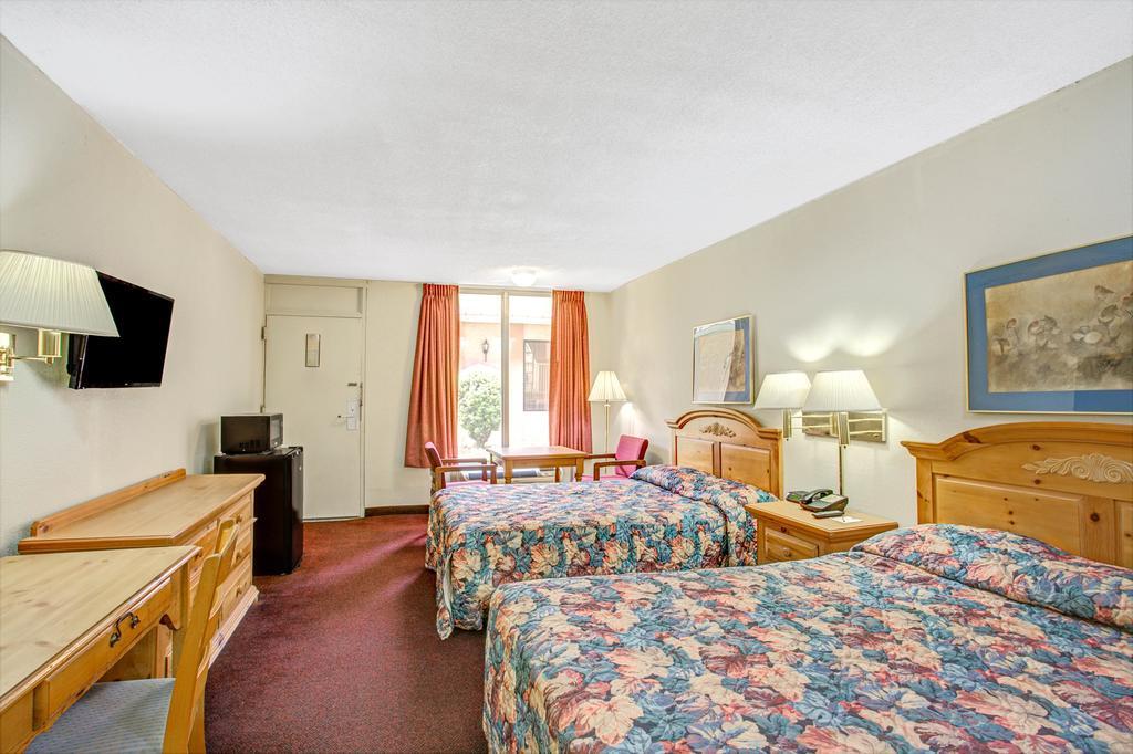 Knights Inn Memphis - photo 6