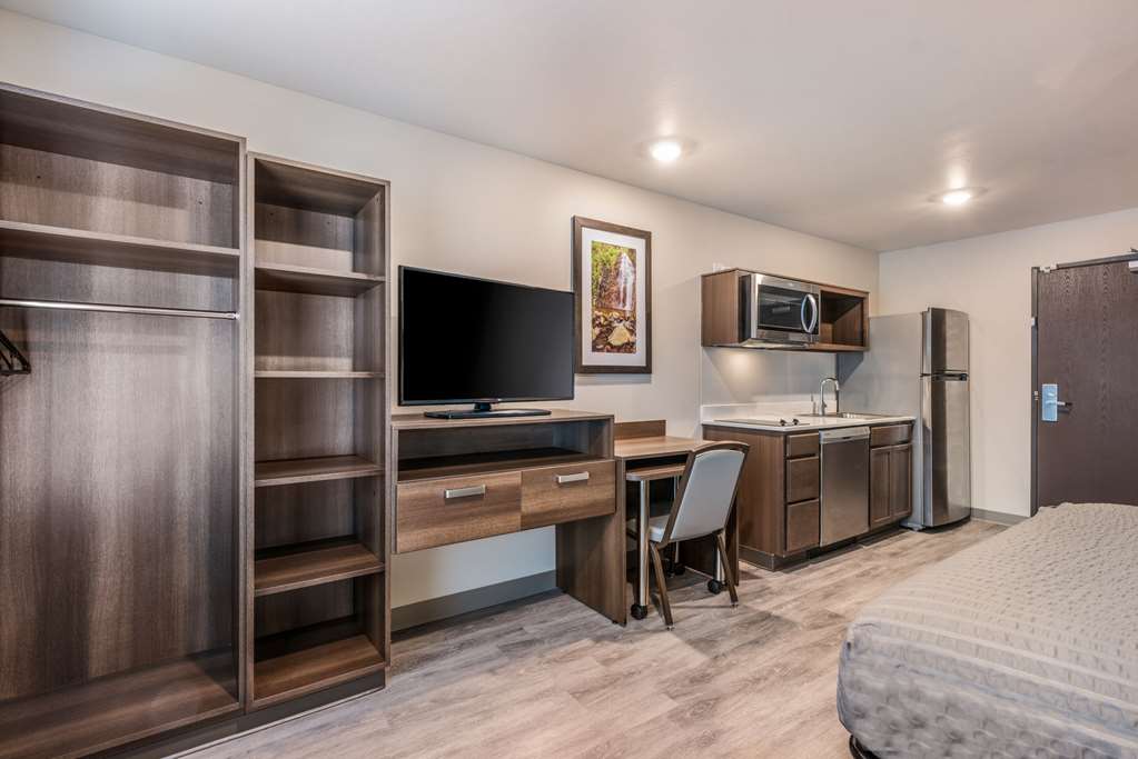 WoodSpring Suites Linden - photo 18
