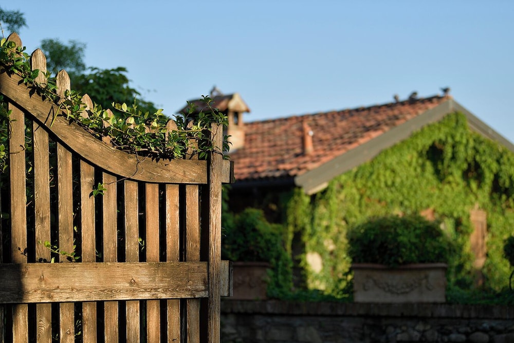 Borgo Santa Giulia — 4-Star Luxury Hotel in Corte Franca, Italy