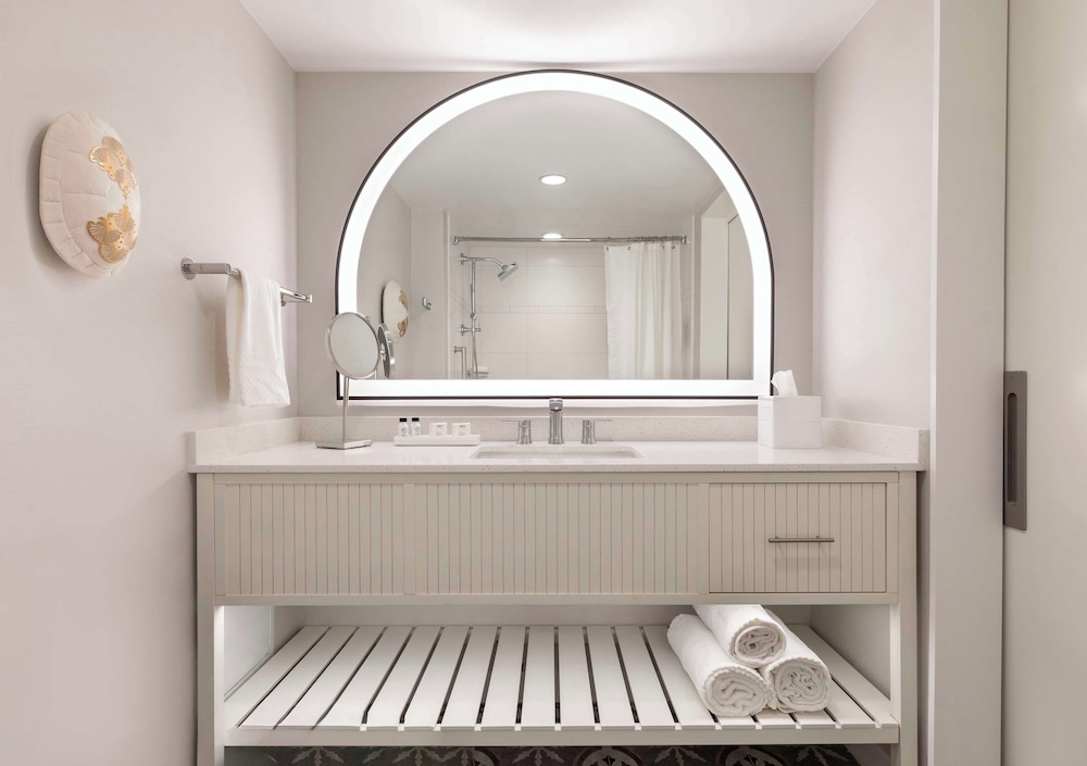 The Singer Oceanfront Resort Curio Collection by Hilton - photo 33