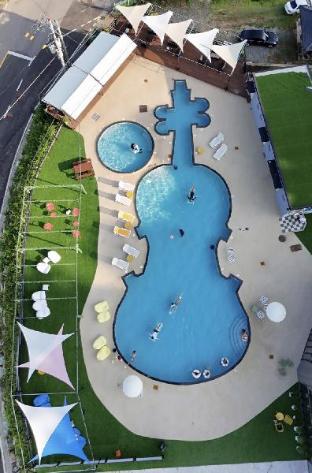 Violin Glamping Caravan in Gapyeong, South Korea