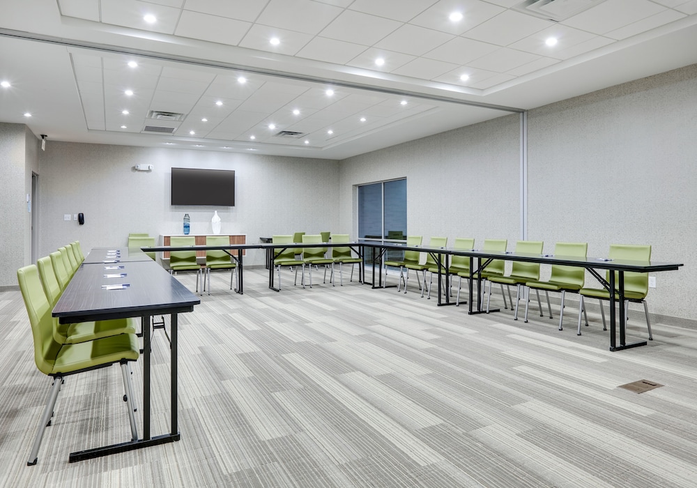 Holiday Inn Express Kermit by IHG - photo 28