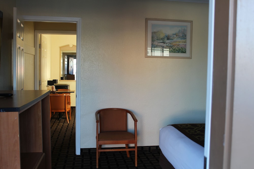 Riverside Inn & Suites Santa Cruz - photo 27