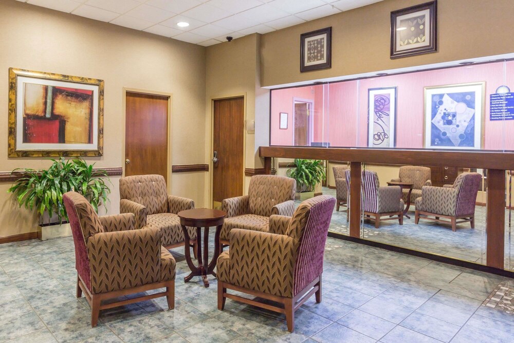Days Inn by Wyndham Camp Springs Andrews AFB DC Area - photo 13