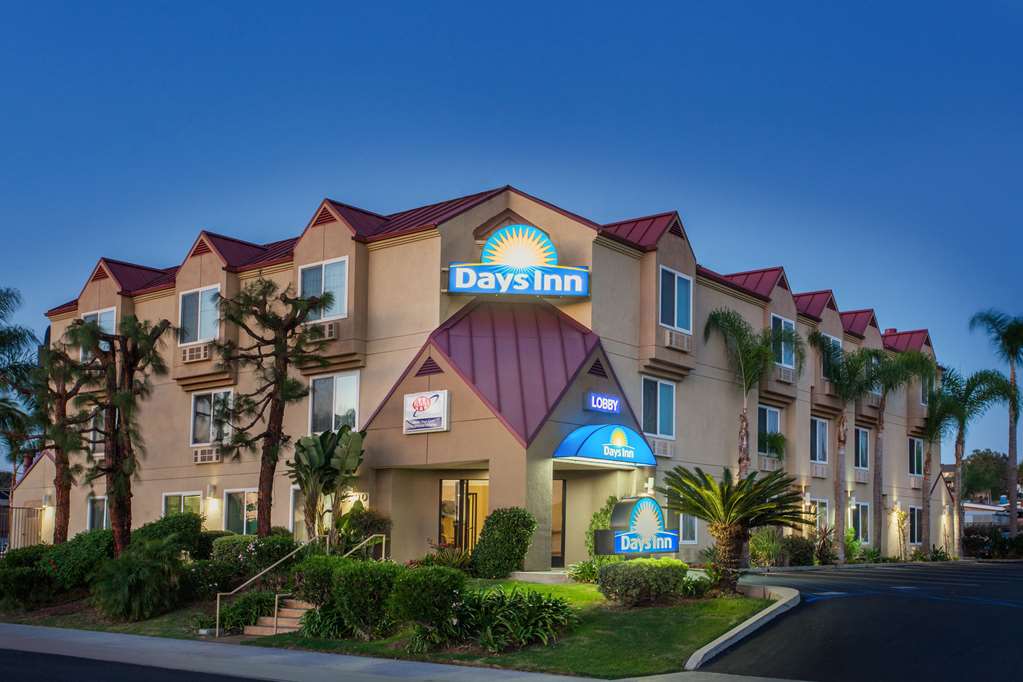 Days Inn by Wyndham Carlsbad - photo 4