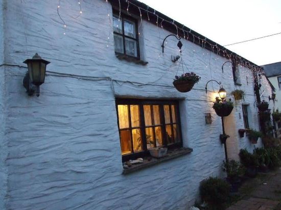 Emms Cottage — 4-Star Luxury Hotel in Par, United Kingdom