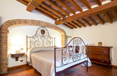 Fattoria Uccelliera Wine — hotel in Lorenzana