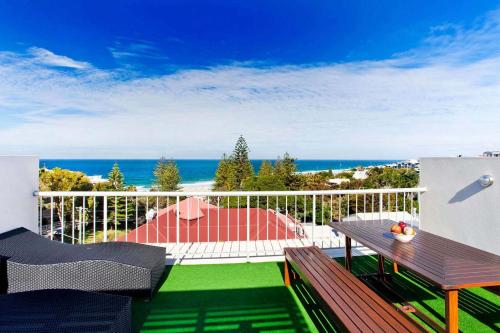 Bright & comfortable in quiet location — 4-Star Luxury Hotel in Sunshine Beach, Australia