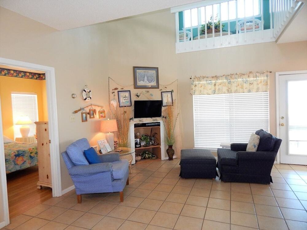 005 Bayside Oasis in Dauphin Island, United States