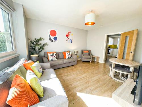 Charming Old Town 2 Bed Apt 2mins from Royal Mile — 4-Star Luxury Hotel in Edinburgh, United Kingdom