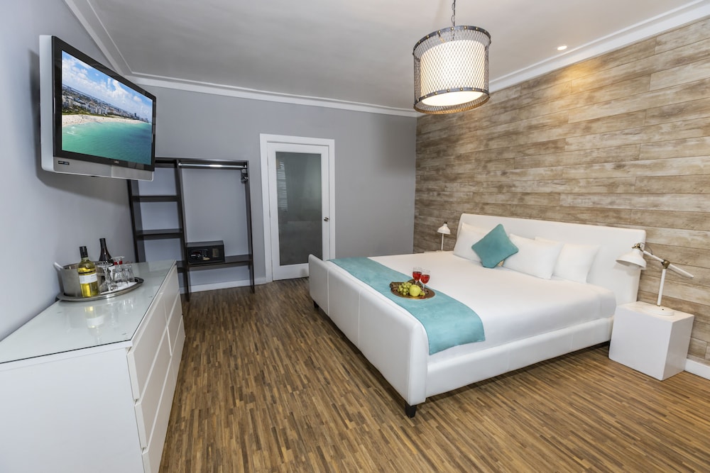 Chesterfield Hotel & Suites - photo 23