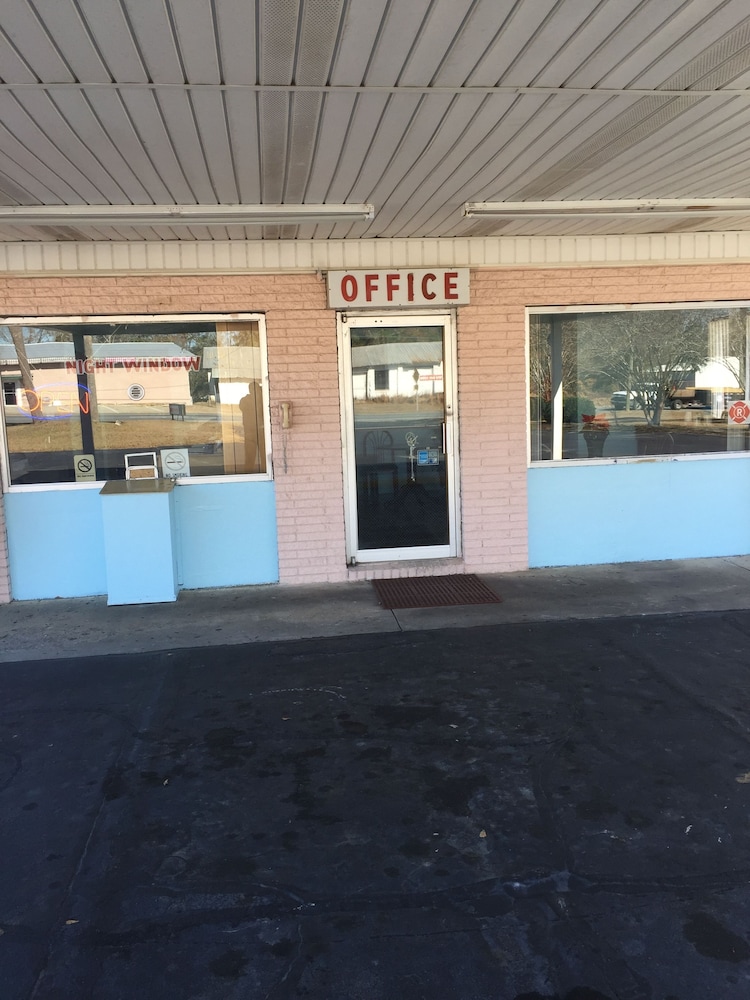 Executive Inn Marianna - photo 23