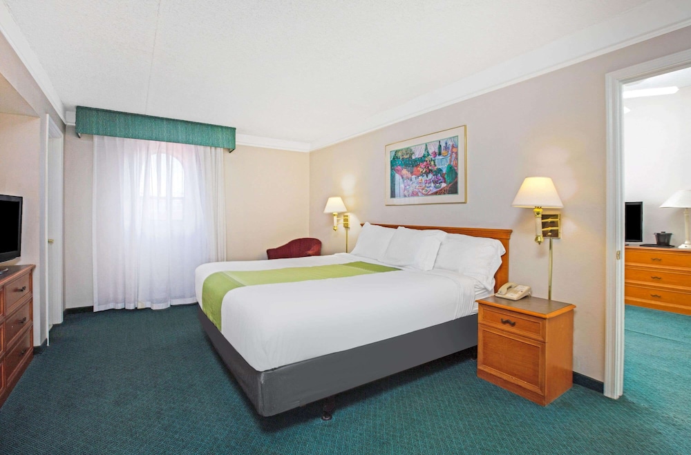 Days Inn by Wyndham Reno - photo 12