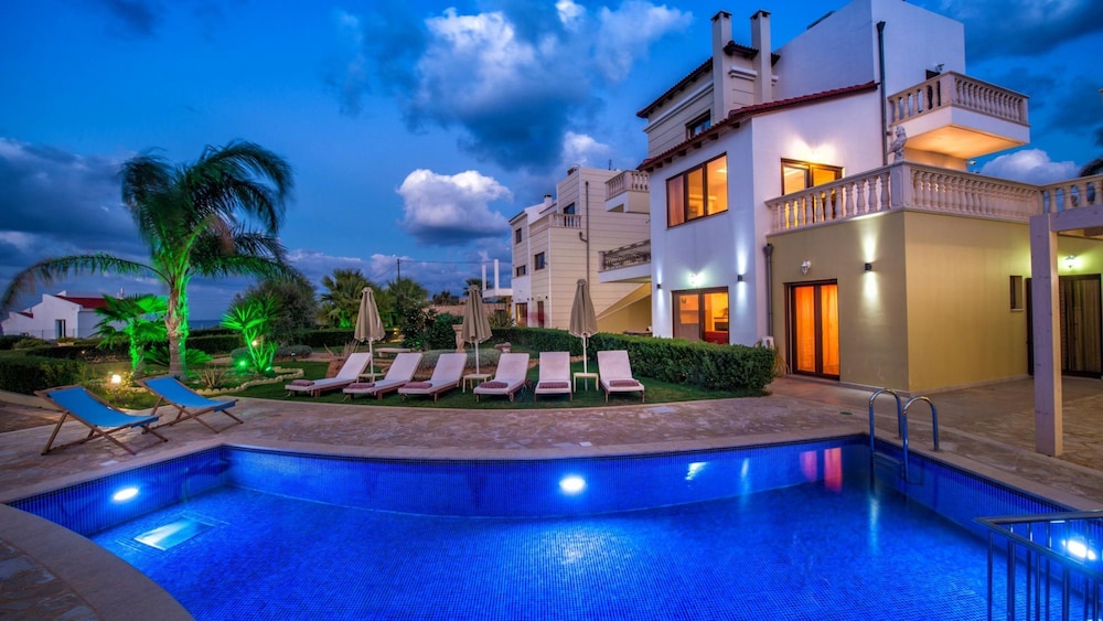 Azzuro Villa with private pool by Checkin — 4-Star Luxury Hotel in Hersonissos, Greece