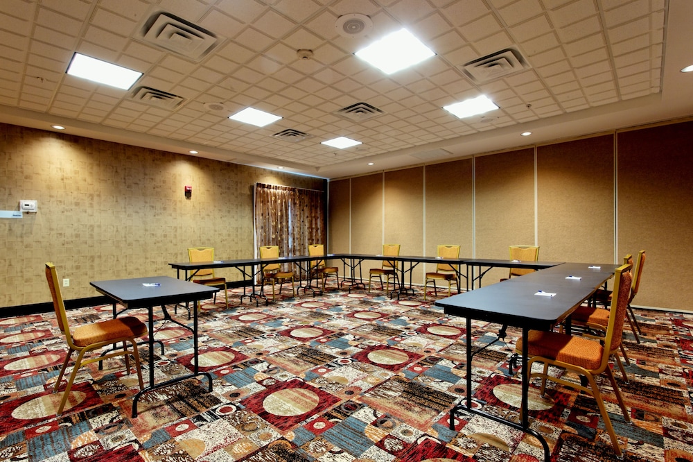Holiday Inn Express Hotel & Suites Odessa by IHG - photo 32