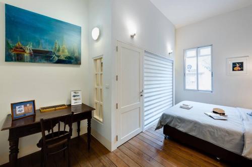Non Inn The Post and Barber 3 Bedroom Riverside Shophouse with King and Twin Rooms