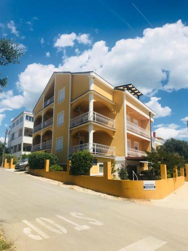 Apartmani Štajcer — 4-Star Luxury Hotel in Biograd Na Moru, Croatia